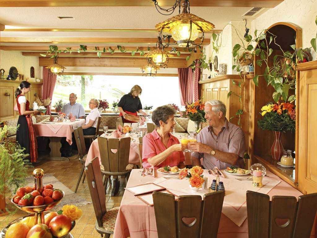 Hotel Kaltenbach Schönwalde Restoran fotoğraf